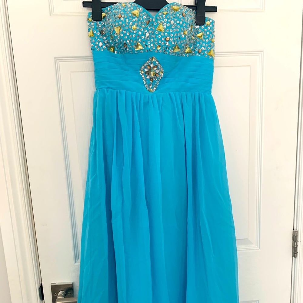Floor length blue prom dress